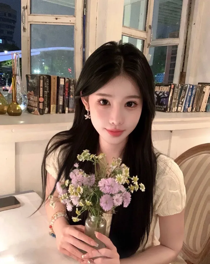 居居 邻家小纯白月光🌙温柔系女大学生 Gallery 4