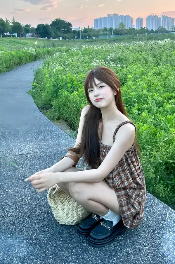 桔子，傻白甜刚下海听话温顺