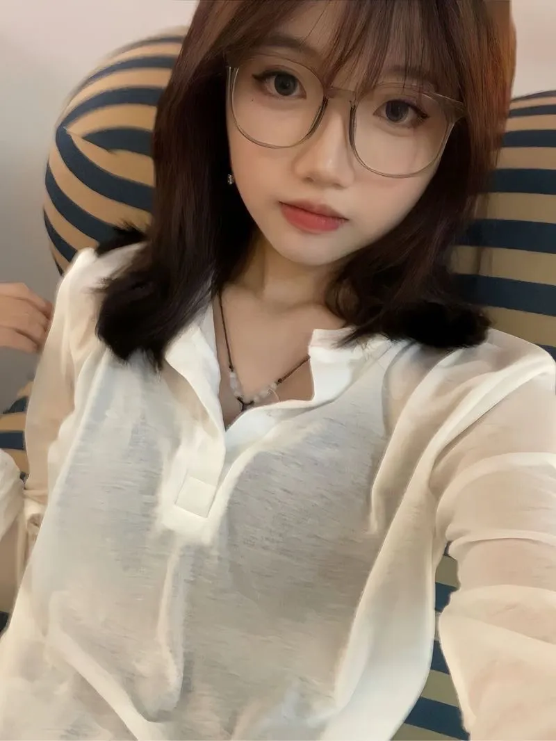 小丸子,高中毕业刚下海三点粉嫩 超级嫩刚开苞 Gallery 3