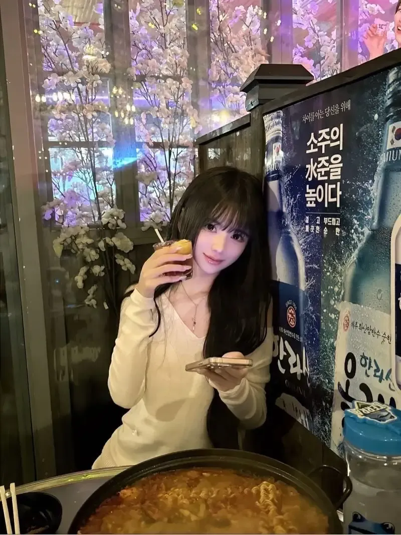 饱饱,嫩妹子刚下海三点粉下面紧致