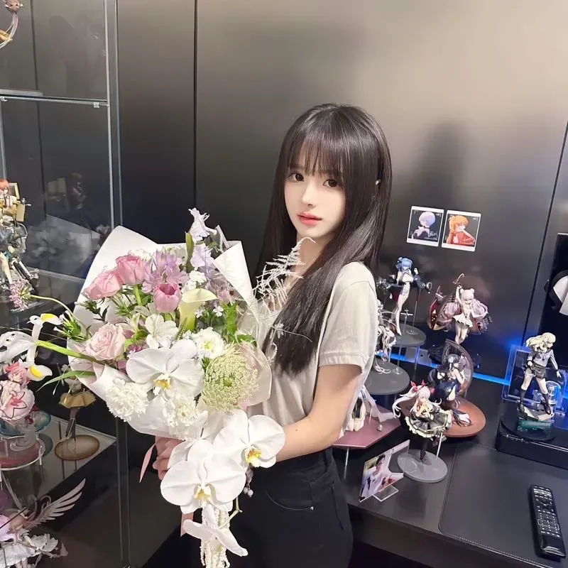 饱饱,嫩妹子刚下海三点粉下面紧致 Gallery 6