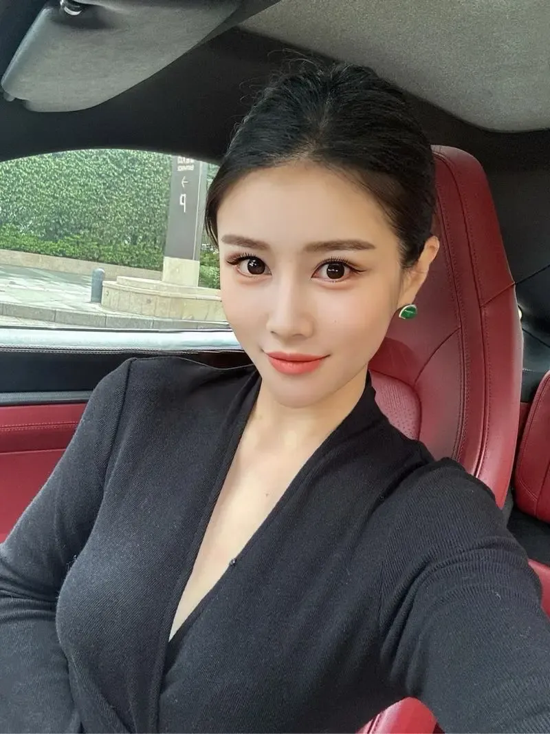 美妆博主 盈盈 嗲系少御【回头拉满】 Gallery 4