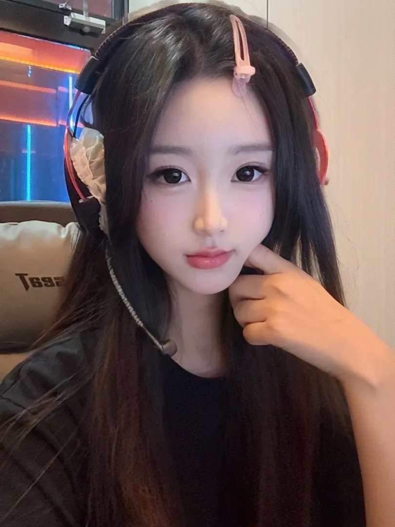 浦东 秋秋 白小纯嫩妹 Gallery 4