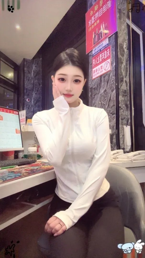 浦东【昕瑶】极品短发御姐 🦜品质 碧玺款 手机自拍一比一自拍