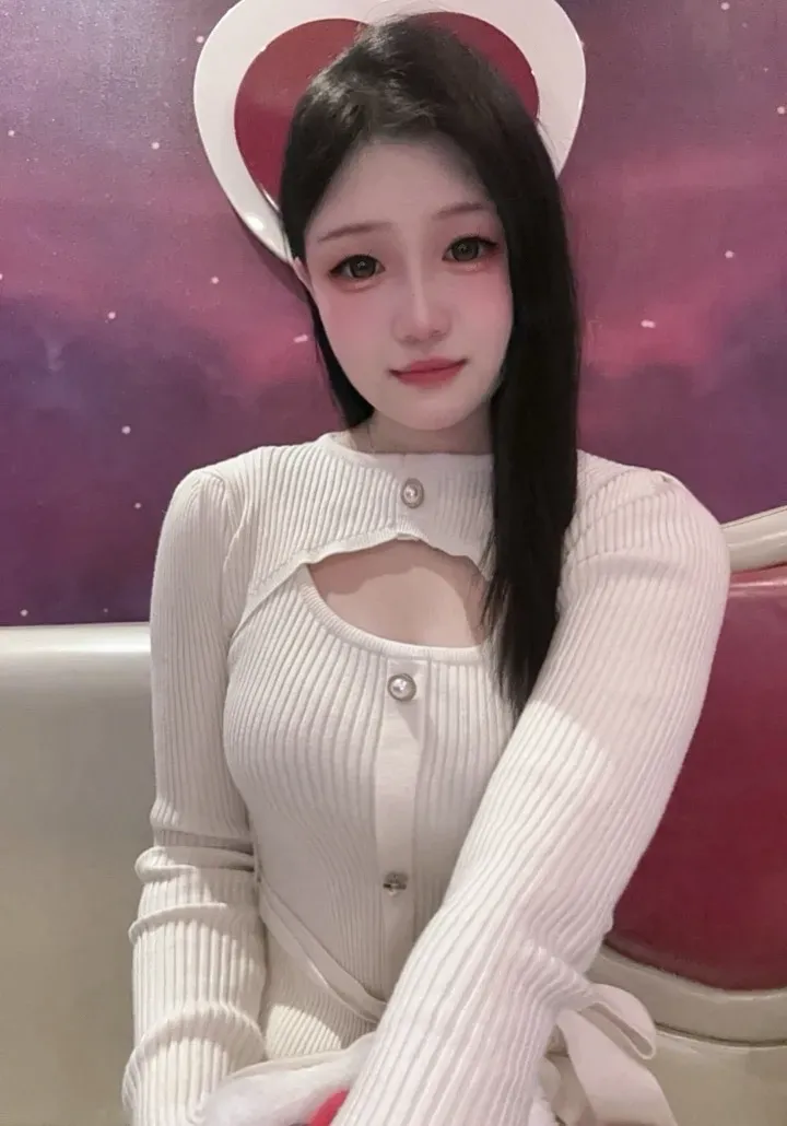 浦东【昕瑶】极品短发御姐 🦜品质 碧玺款 手机自拍一比一自拍 Gallery 2