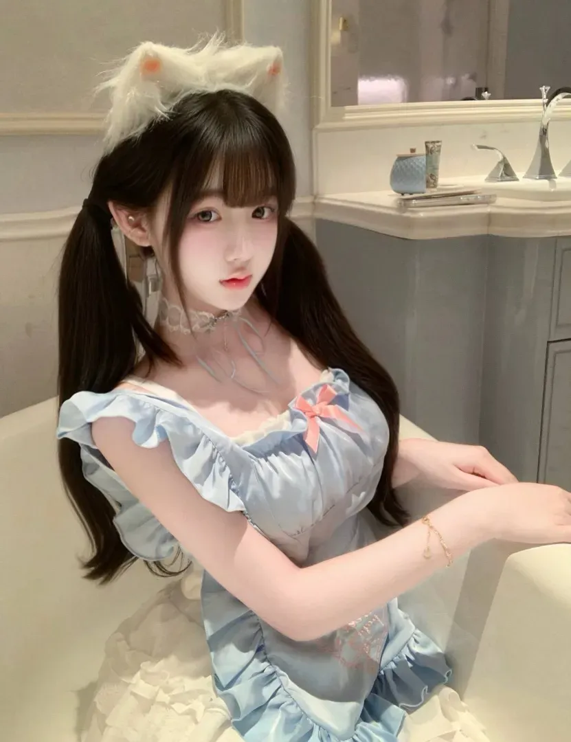 小枇杷 激萌萝莉一线天 Gallery 1