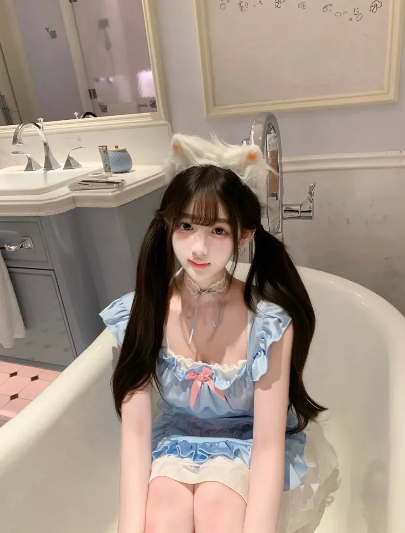 小枇杷 激萌萝莉一线天 Gallery 4