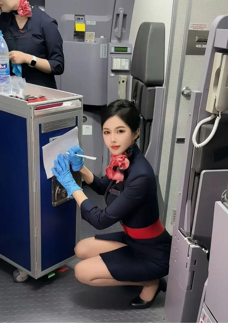 普陀170D东航空姐常年瑜伽健身