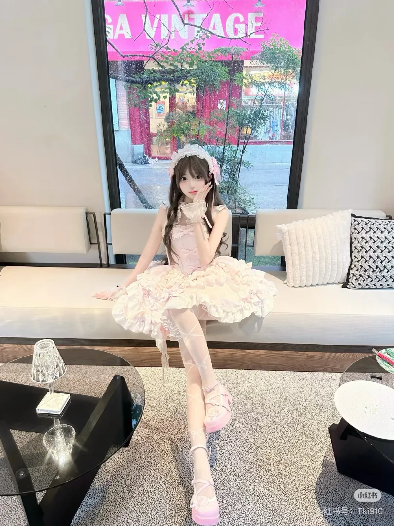 陆家嘴萝莉🏠白虎幽幽一线 Gallery 4