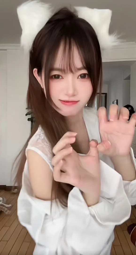 茵茵 淫荡少女自动摇摇机 榨汁机