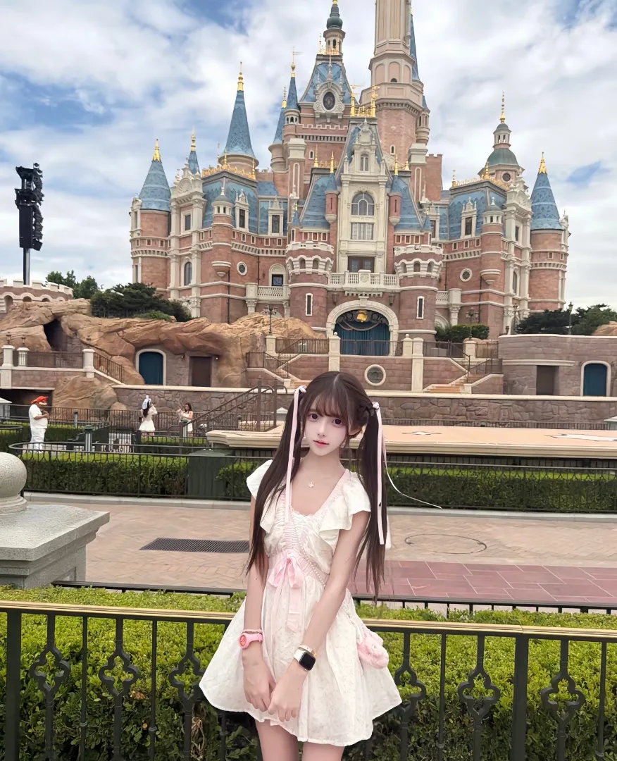 新人下海 吴白白 长相白嫩 Gallery 4