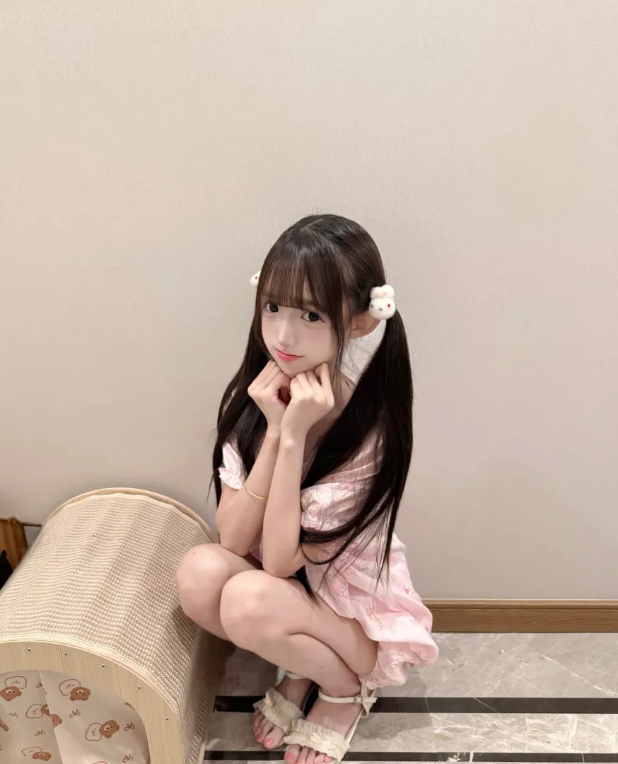 白虎萝莉 飞飞 白嫩诱人 Gallery 6