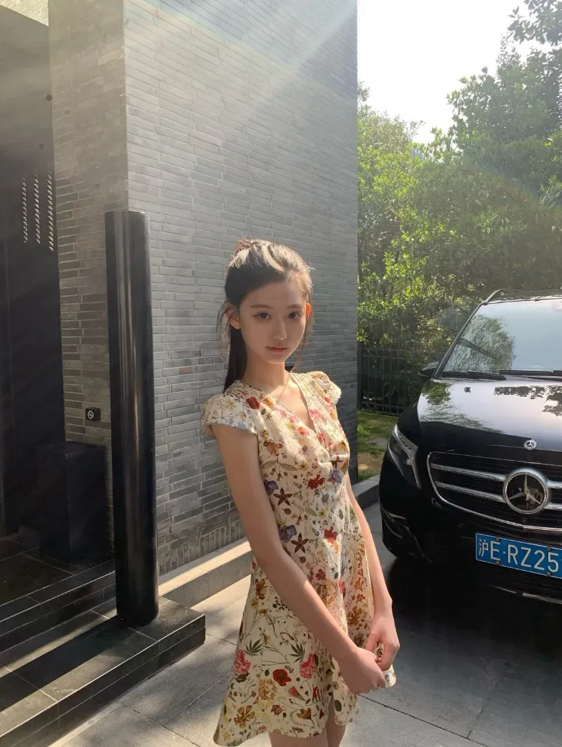 静安175c极品高白纯上戏学生A4腰筷子腿鹦鹉 Gallery 5