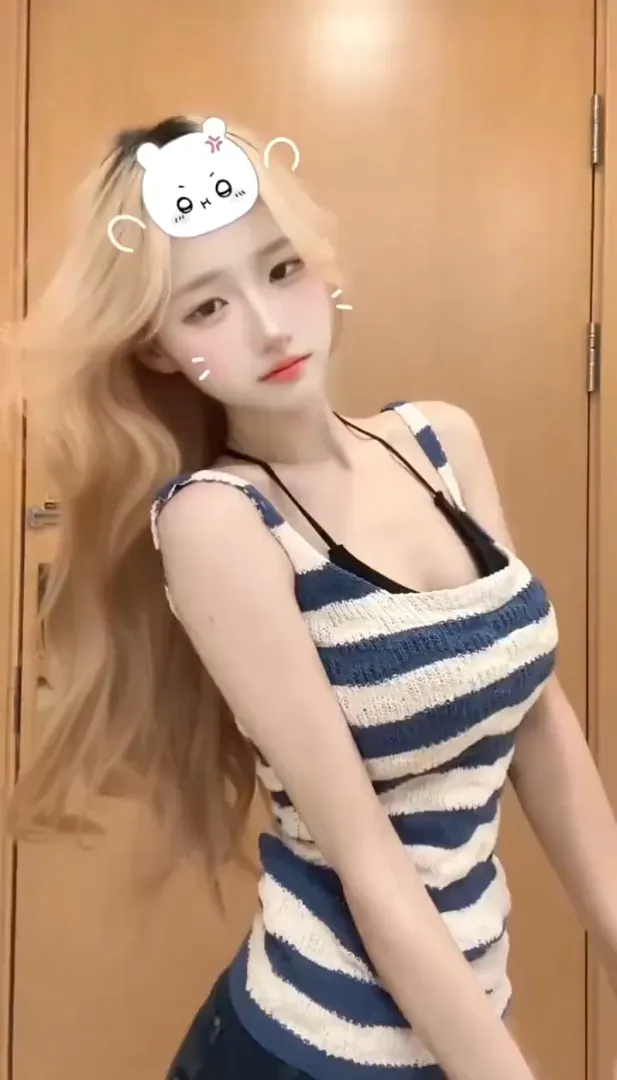 小莹 青春靓丽色彩鲜明