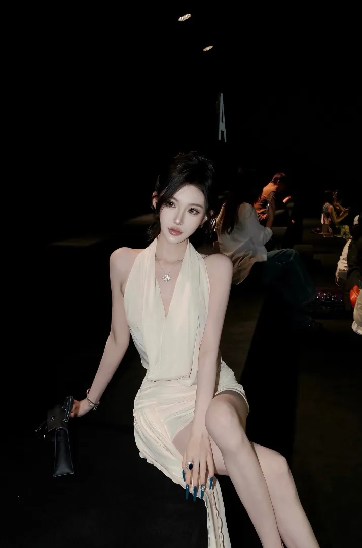 模特老师 妲己 一字马 Gallery 4