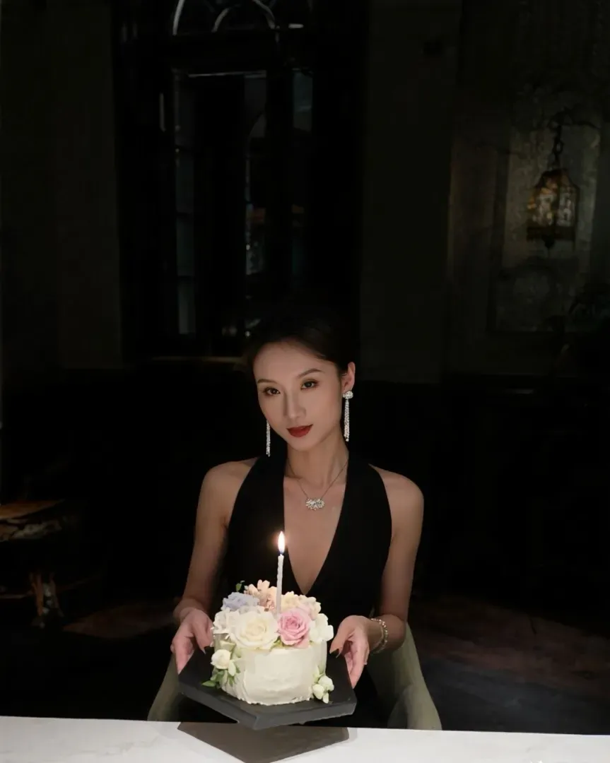 闵行学妹兼职西西 Gallery 1