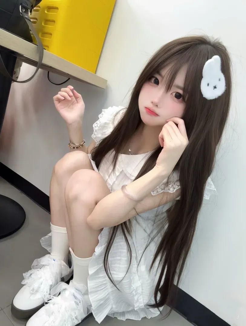 闵行小君08年刚破处极品嫩逼 Gallery 6