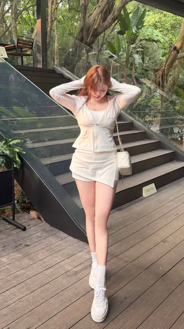 天然白虎「雨露」肉欲丰满bbw欧美身材健身童颜巨乳 Gallery 5