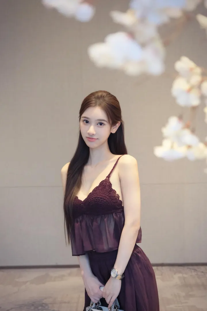 小葵，会夹会吸情绪价值到位