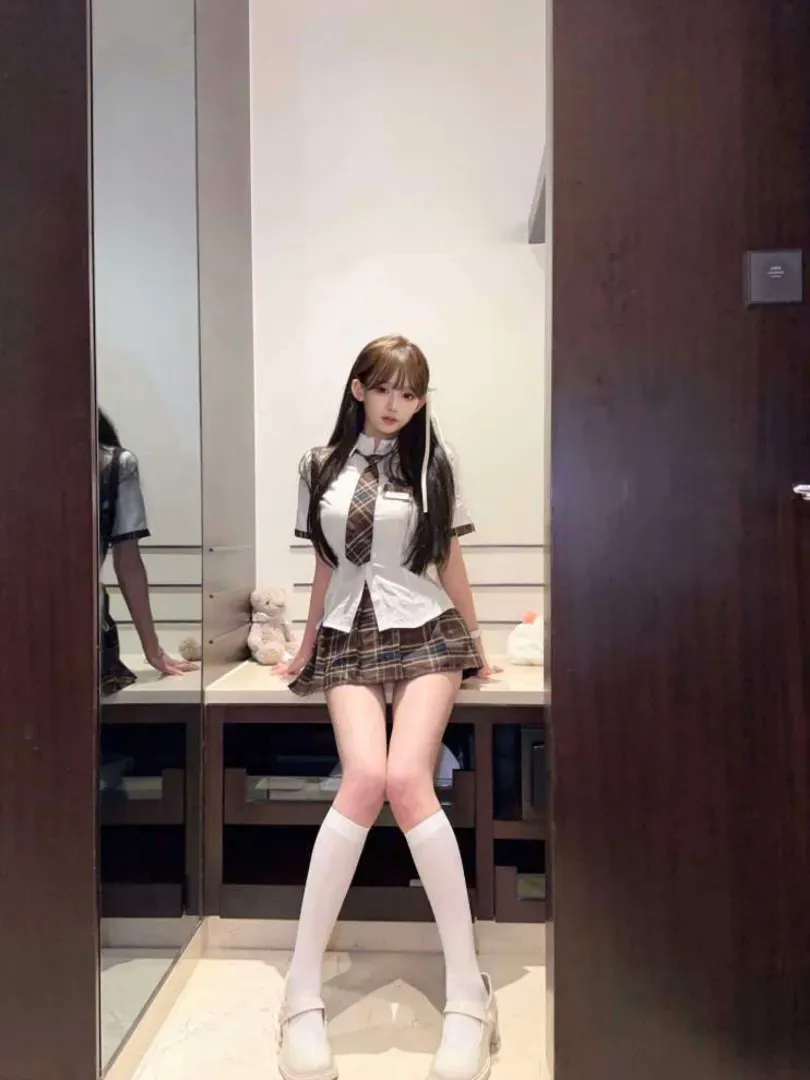 轩儿🐆高中生人瘦奶大极品白小纯 Gallery 4
