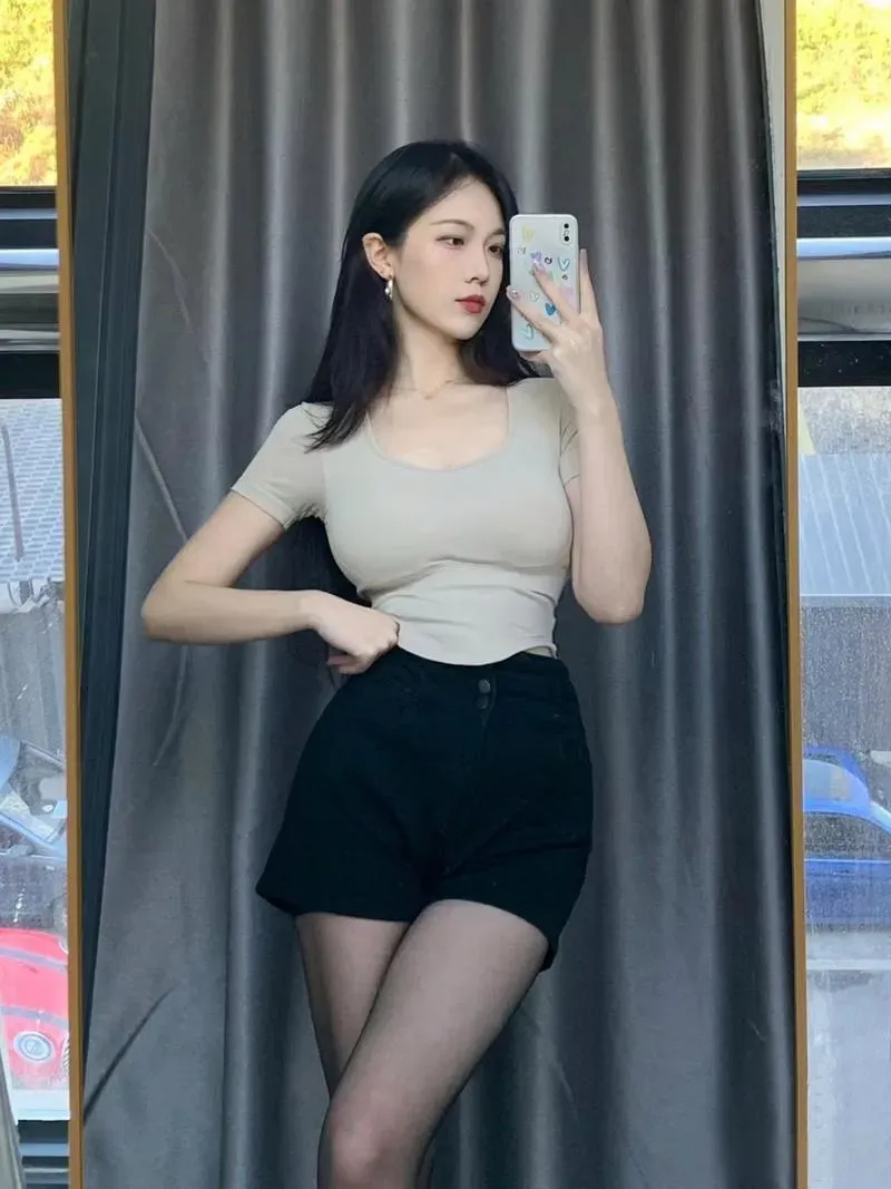 浦东 01 欣欣 大奶骚妇 前凸后翘 wt Sm 中度➕2 3T➕2 Gallery 1