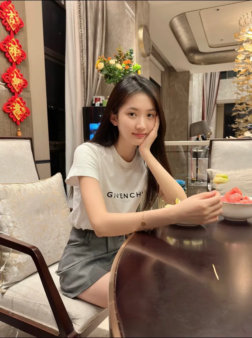 小婷,纯新人刚下海清纯三点粉