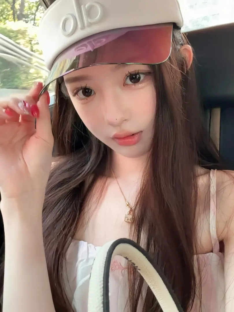Y4652-大二法学 静安小红书博主大二法学在读 172D.05