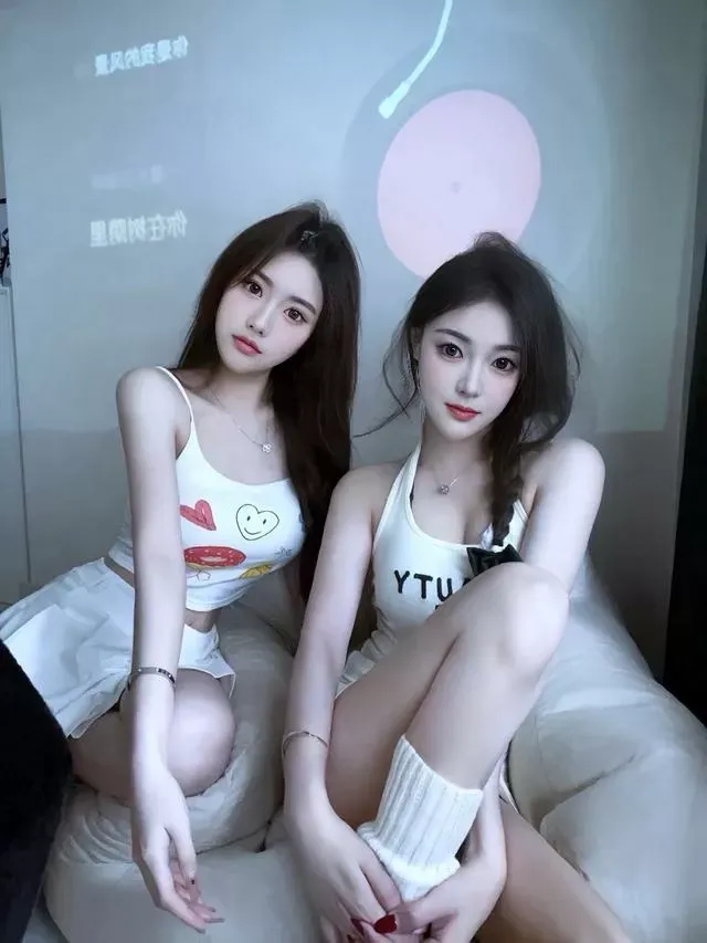 双飞霹雳娇娃 曼曼莲莲 莞式顶级服务 Gallery 2