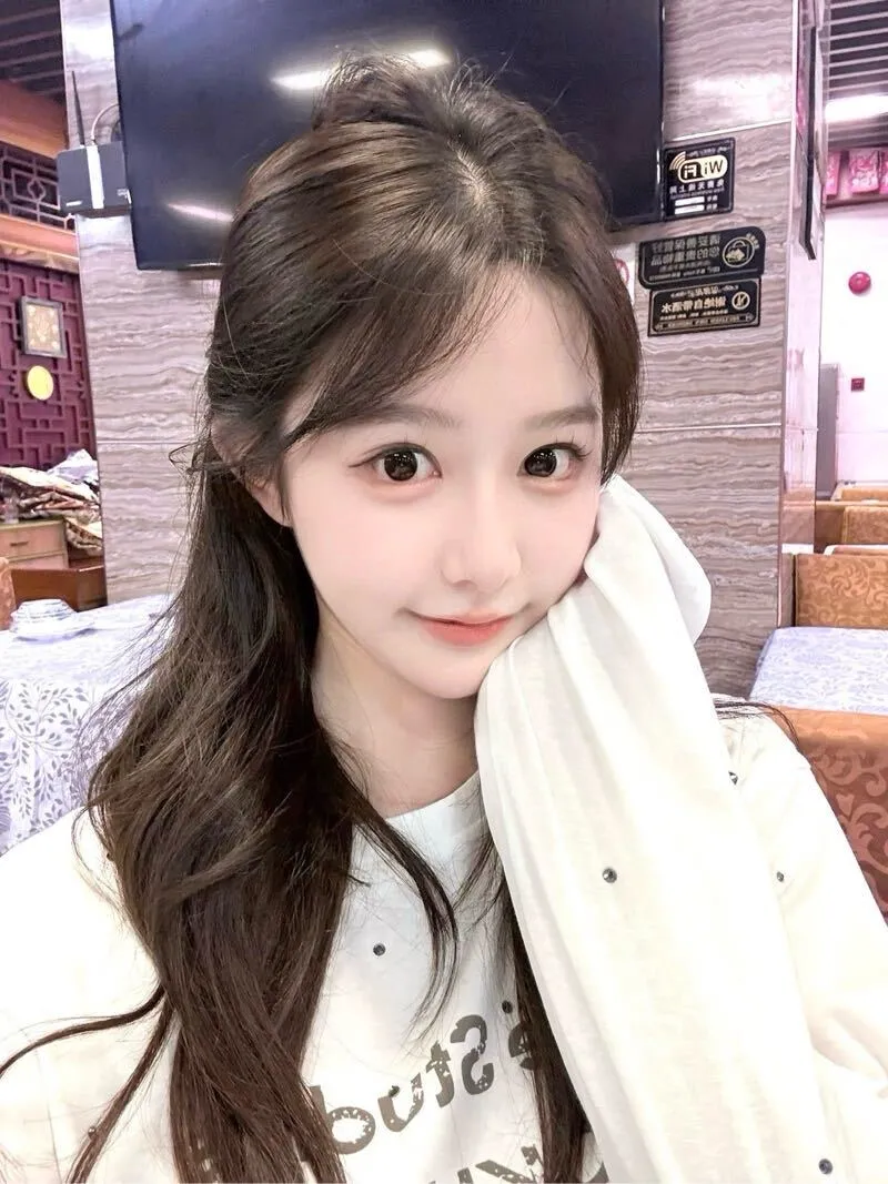 甜美少女鱼乐乐