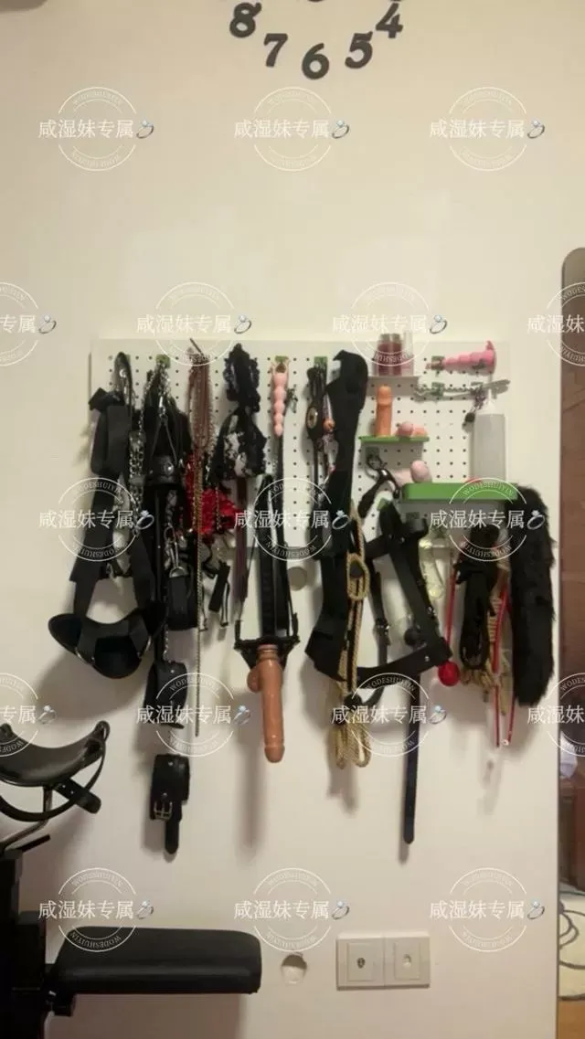 台湾香港混血天然白虎咸湿妹 Gallery 10