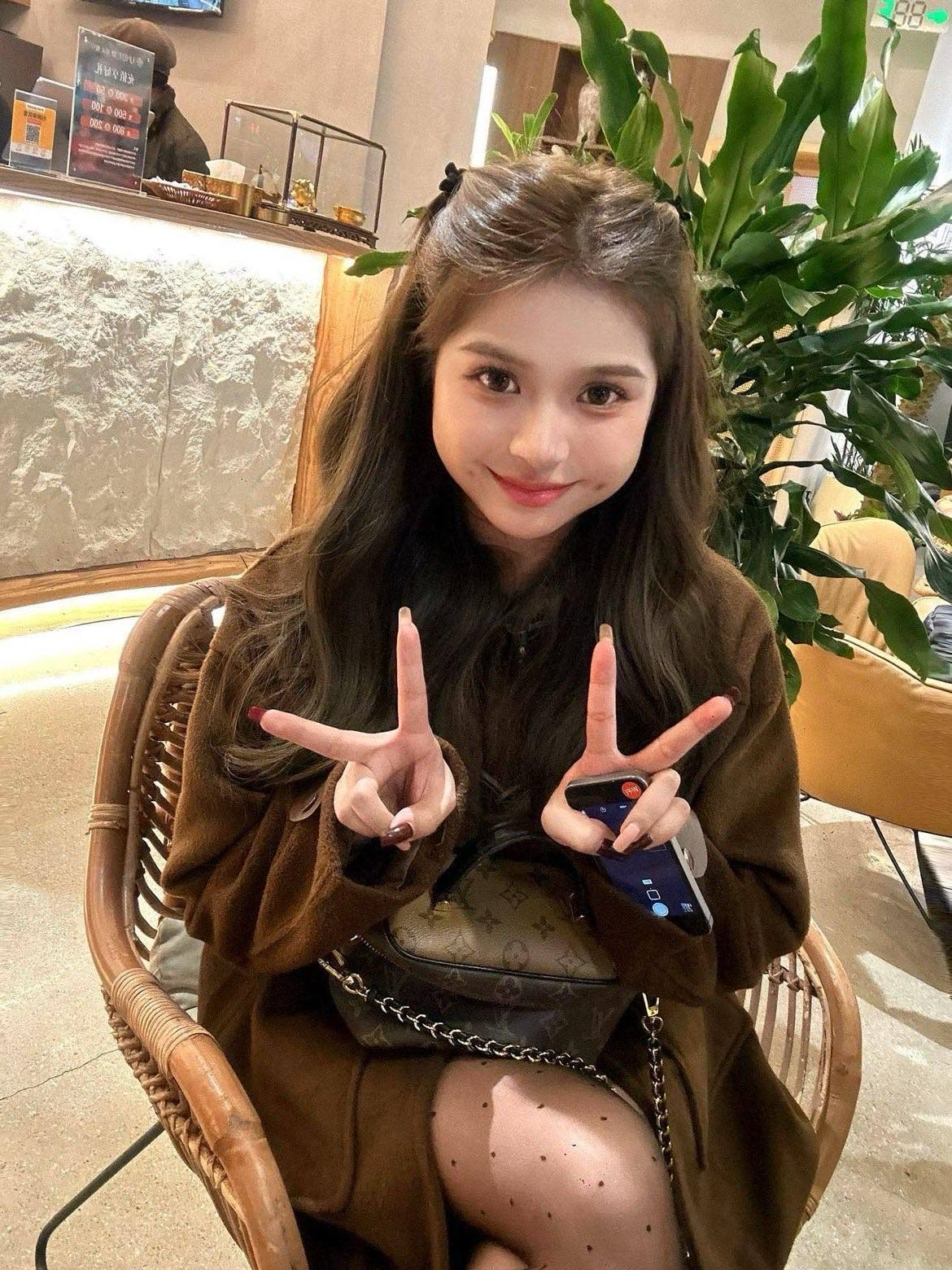 闵行李梦涵06年 神似小杨颖 刚下海💦 短期兼职 Gallery 4