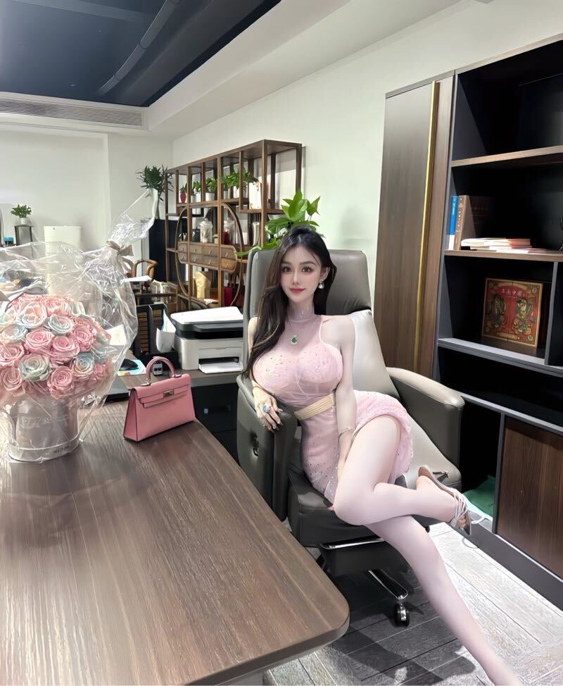 静安金秘书潮喷sm白虎 Gallery 2