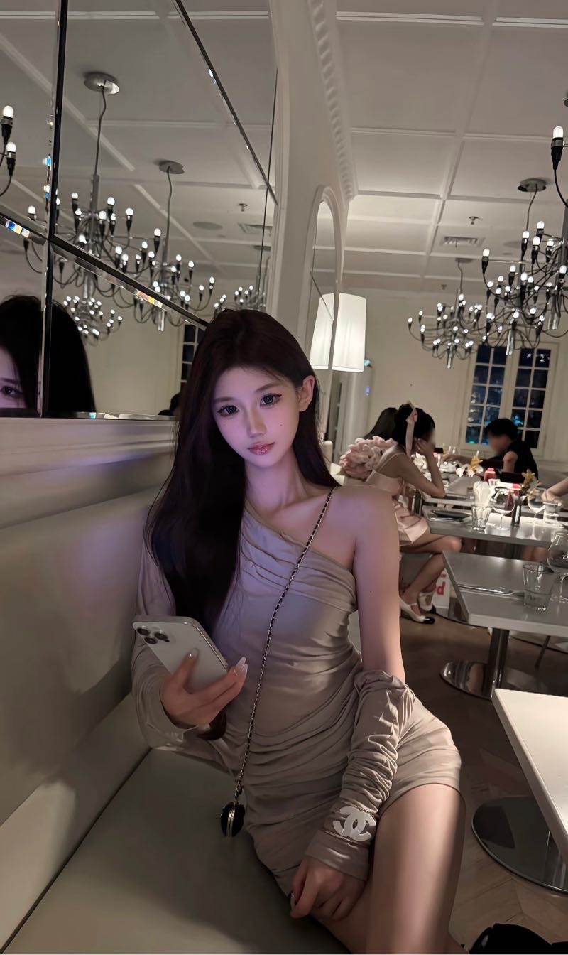 Y1024Q-174小鱼 静安纯欲学生大长腿 174C.05 地址金城大厦