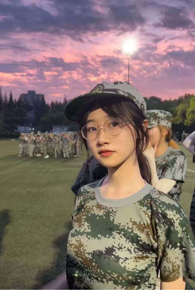 Y3615A-168 静安清纯眼镜妹 168C