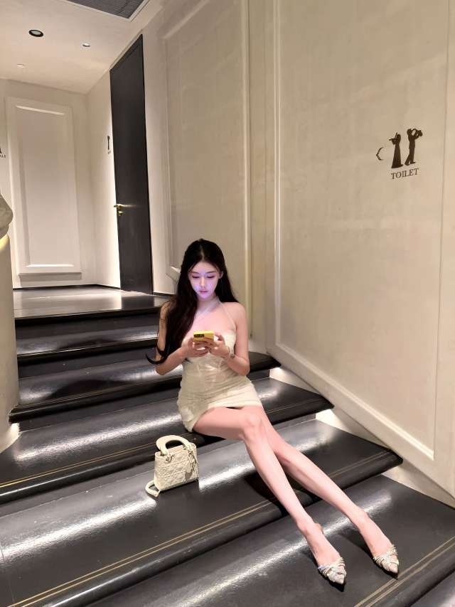 Y3577B-夏瑶 黄埔硬五新加波留学生 172D.02 Gallery 2