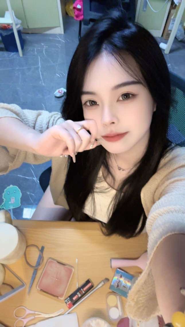 静安极品07嫩妹 可御可萝 真人真照 小爱 Gallery 3