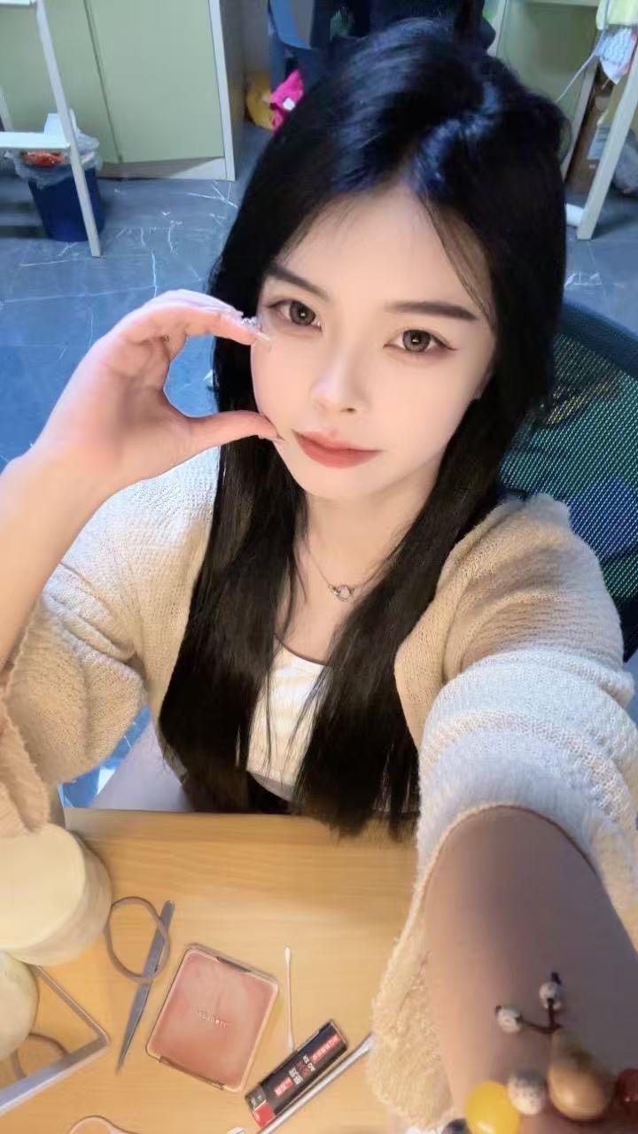 静安极品07嫩妹 可御可萝 真人真照 小爱 Gallery 4