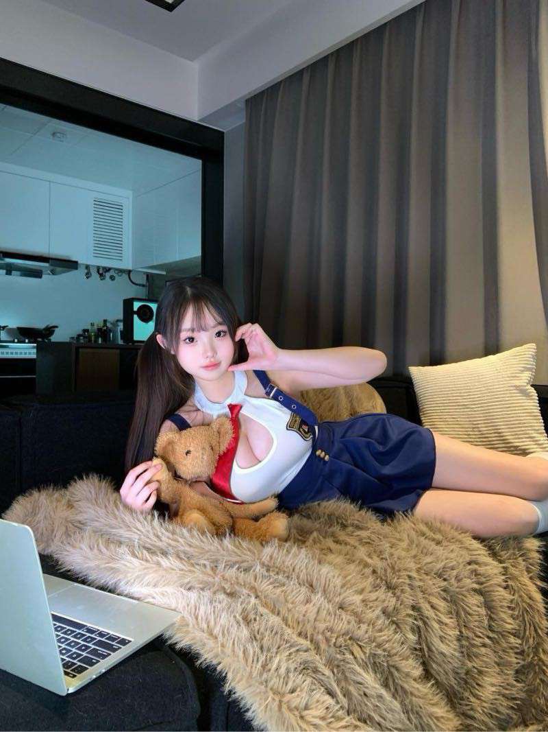 梦梦  07年极品嫩妹 Gallery 1