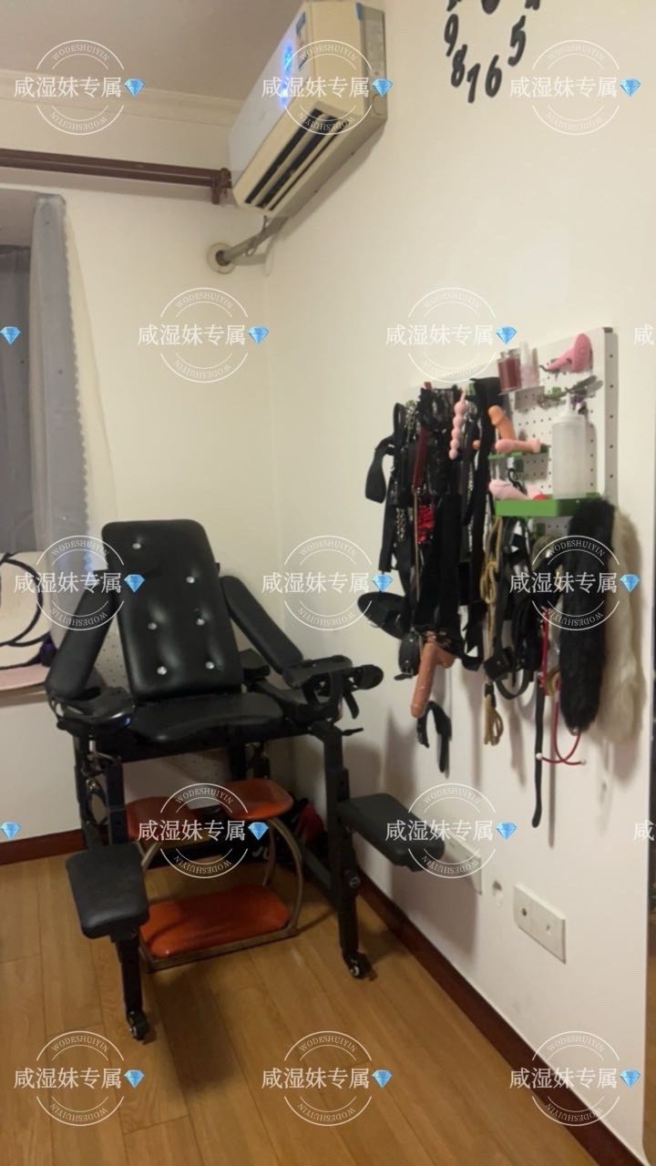 香港天生白虎外网色情博主咸湿妹 Gallery 7