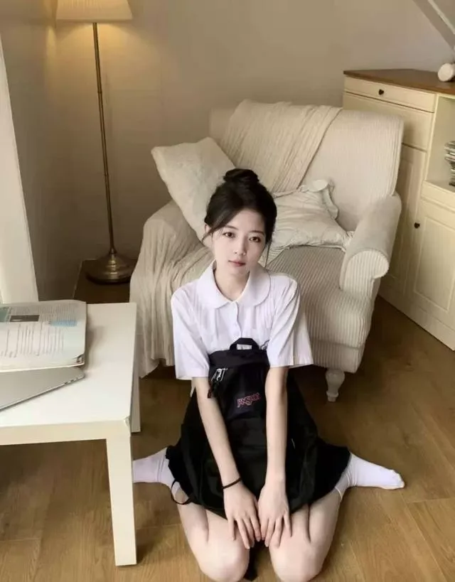 点点❤️白小纯~骨感筷子腿