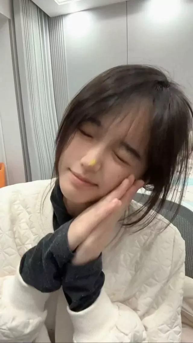 夏花 青春活泼开朗放得开玩的嗨