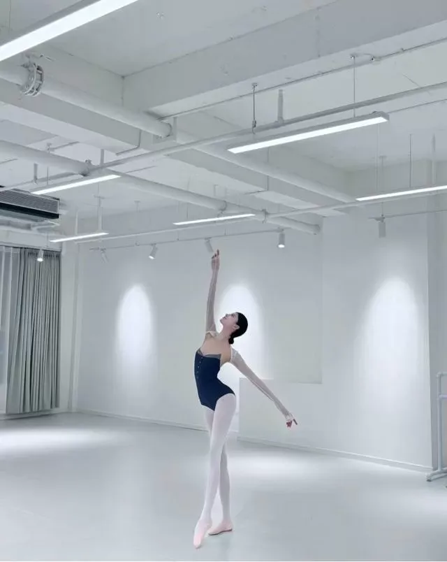 Y3771A-明明 静安硬五民族大学舞蹈系 173C.04 Gallery 6
