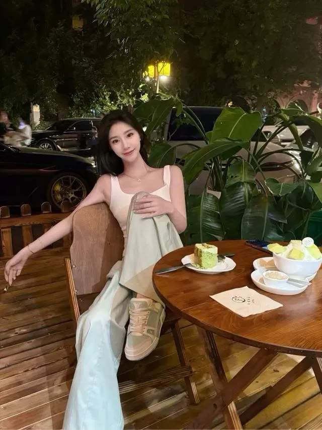 闵行小玖 皮肤白 三点粉 Gallery 1