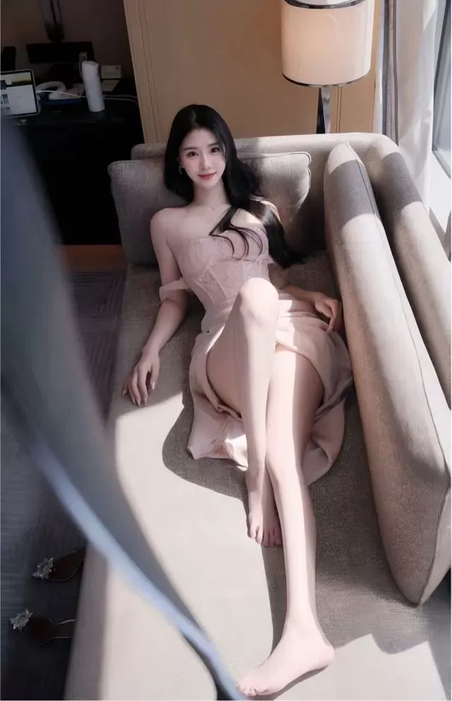 闵行小玖 皮肤白 三点粉