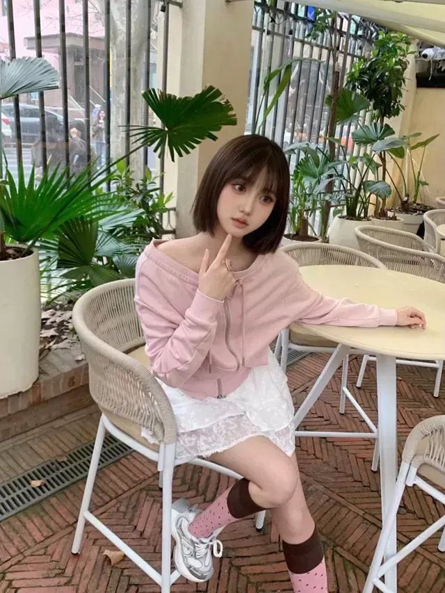 闵行极品白虎萝莉艺涵 Gallery 5