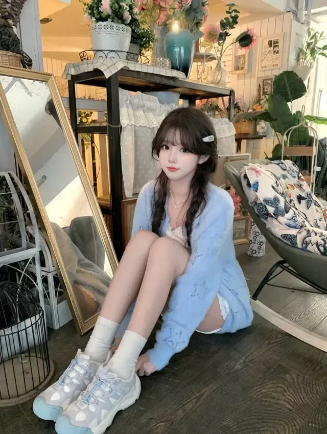 浦东07（轩儿）极品少萝 白小纯学生兼职 Gallery 1