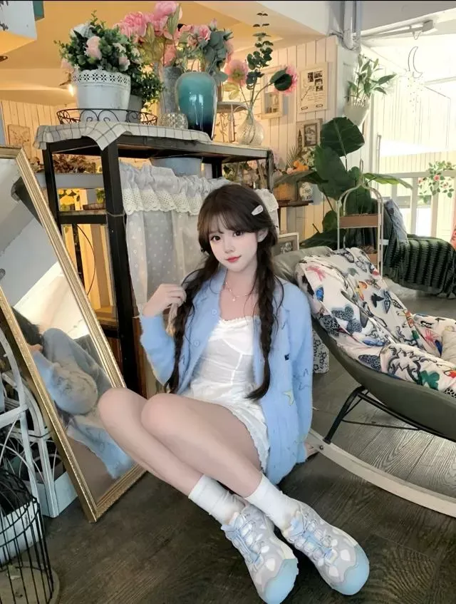 浦东07（轩儿）极品少萝 白小纯学生兼职 Gallery 6