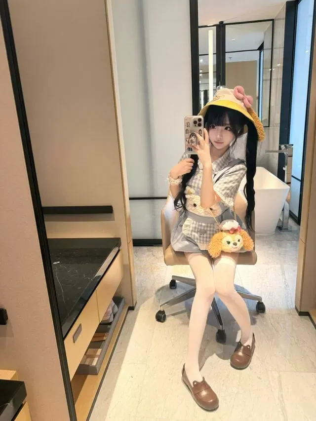 08兼职百变jk萝莉-蜜蜜🉑拍视频 Gallery 8
