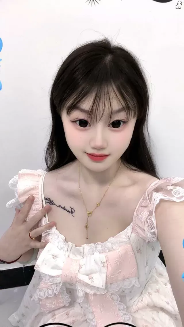 浦东果果(皮肤超级白)