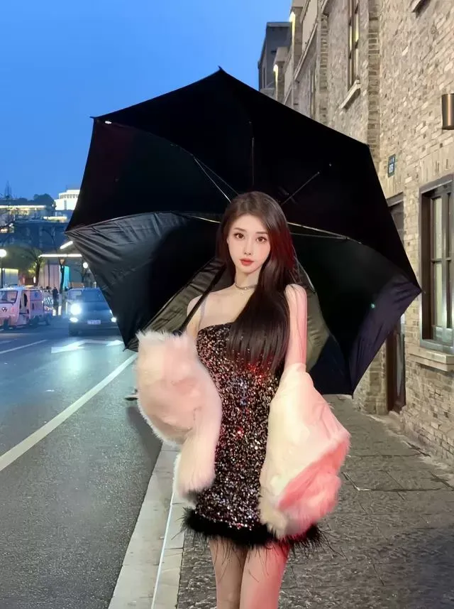 普陀静安-极品御姐白柚-天生狐媚眼-平面模特 Gallery 1